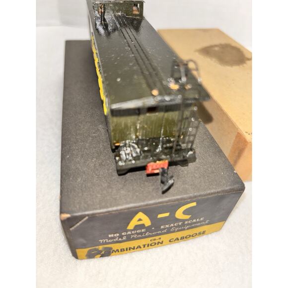 HO Scale Northern Valley Line Caboose #X Green Painted Freight Train - Picture 5 of 11